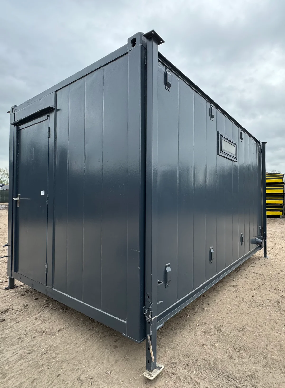 13 x 9 ft | Anti Vandal | 2 + 1 Toilet Block | Portable Building | No 1100 - Image 8