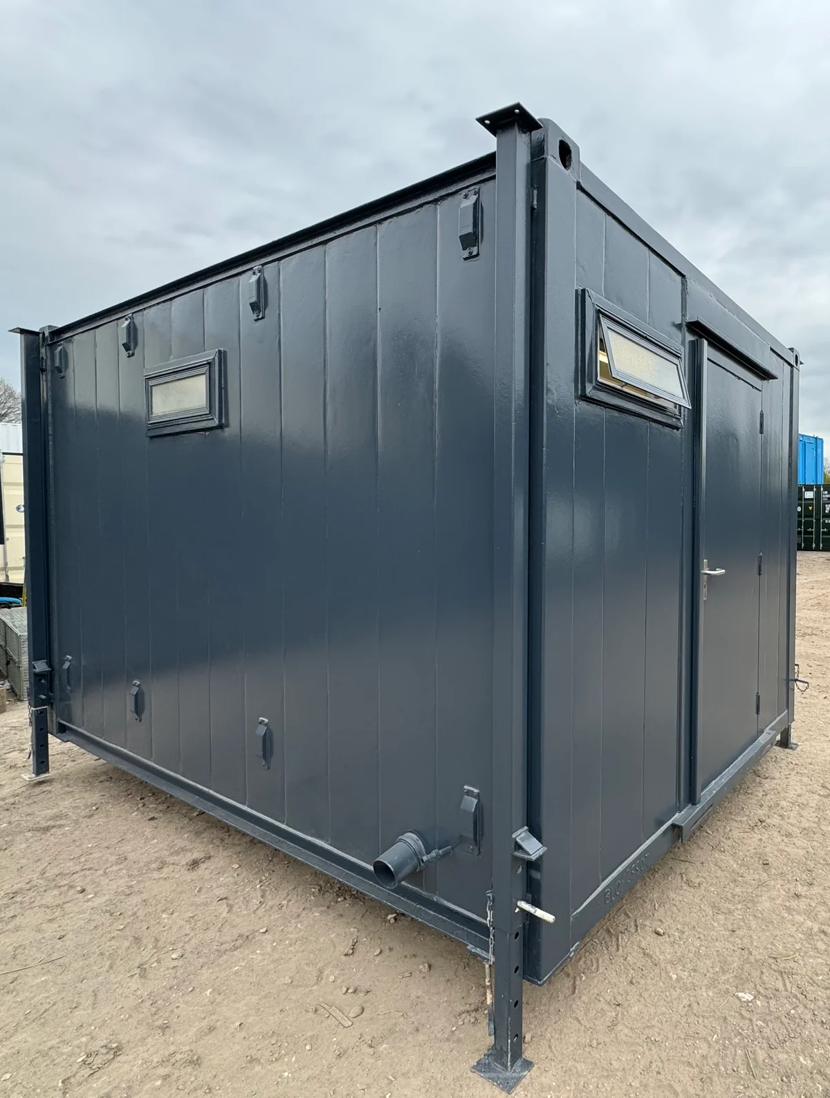 13 x 9 ft | Anti Vandal | 2 + 1 Toilet Block | Portable Building | No 1100 - Image 5