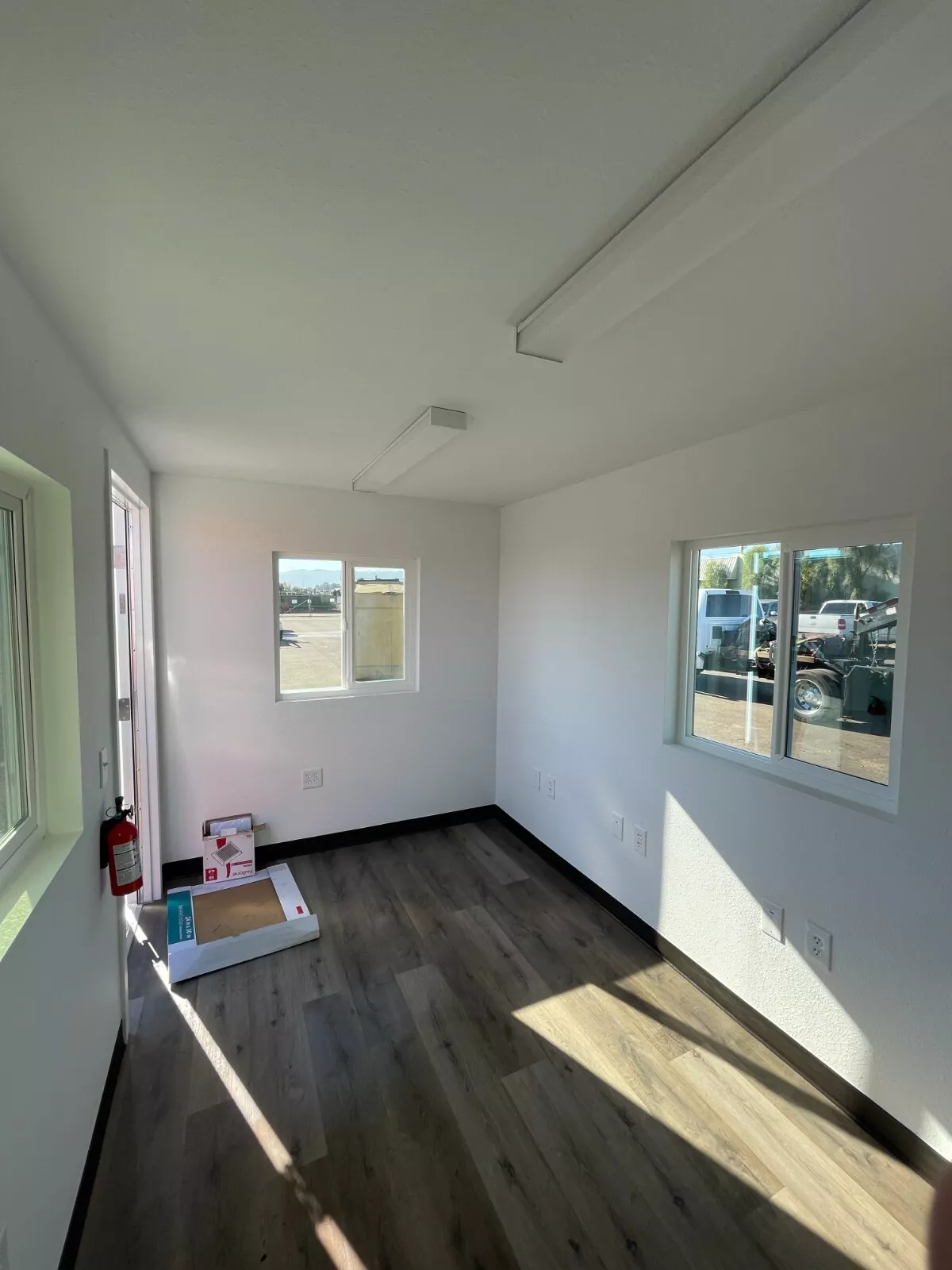 20ft Refurbished Office Shipping Container | Portable Workspace Solution - Image 6