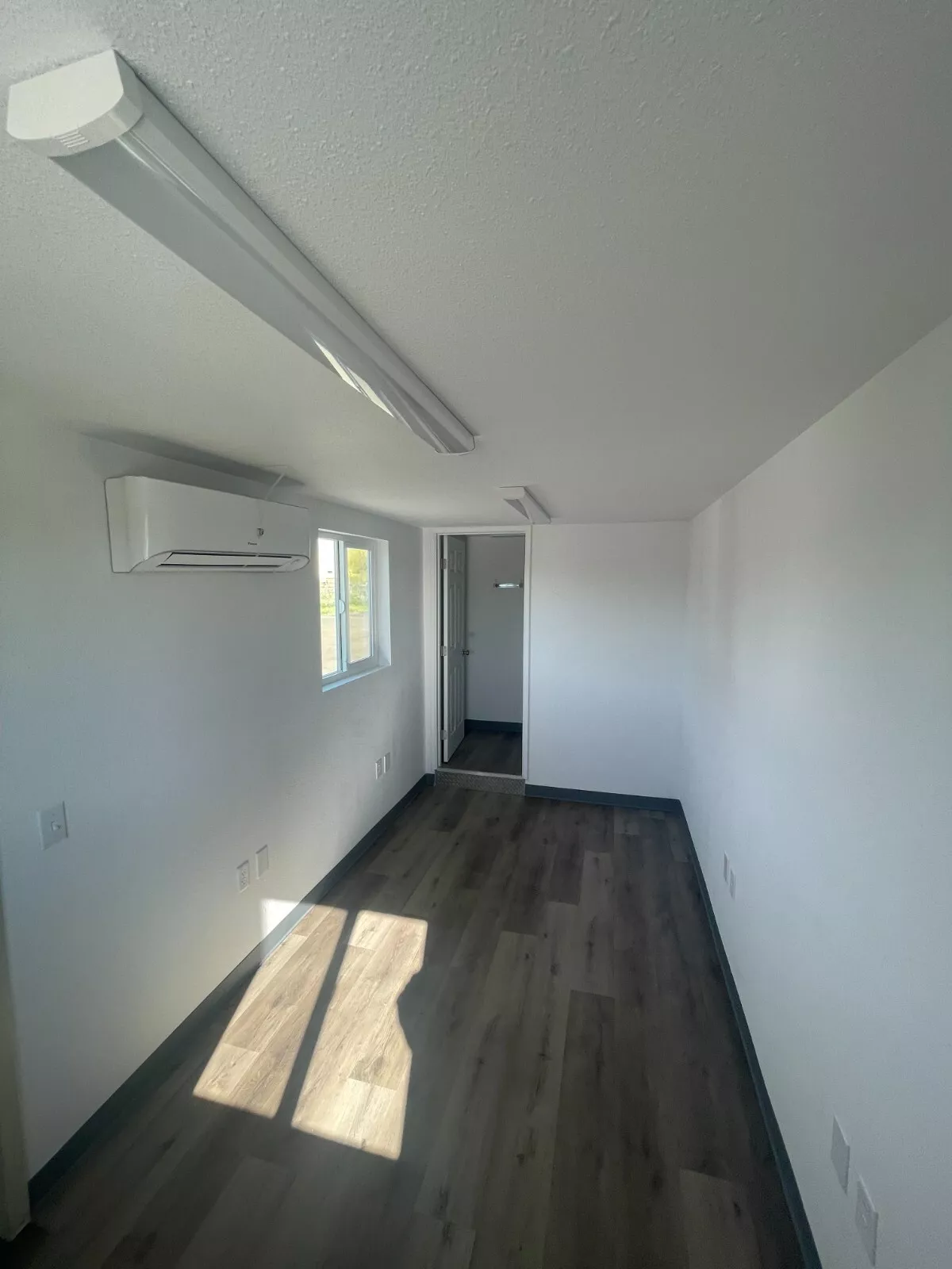 20ft Refurbished Office Shipping Container | Portable Workspace Solution - Image 9