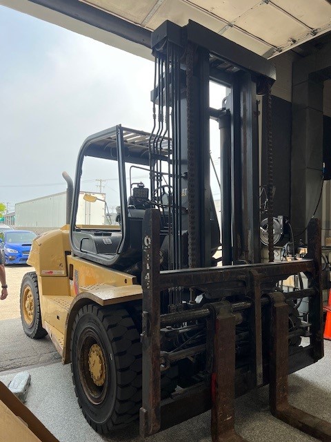 CAT P20000 forklift front three-quarter view