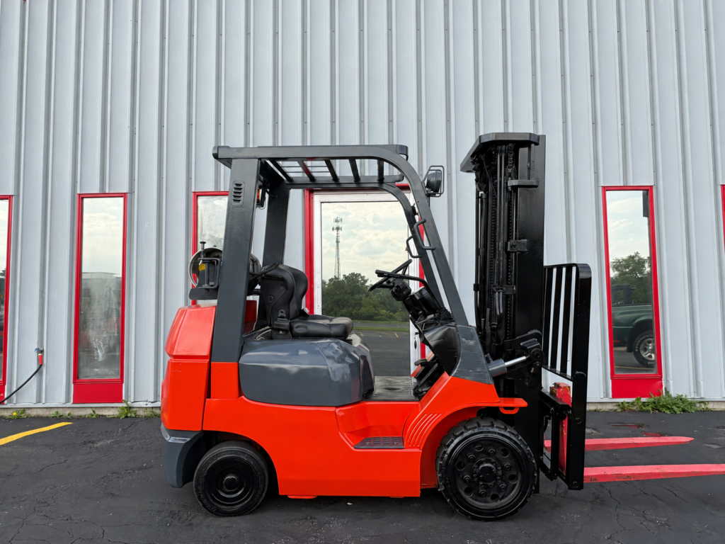 2001 Toyota 7FGCU25 LP gas forklift with side shift