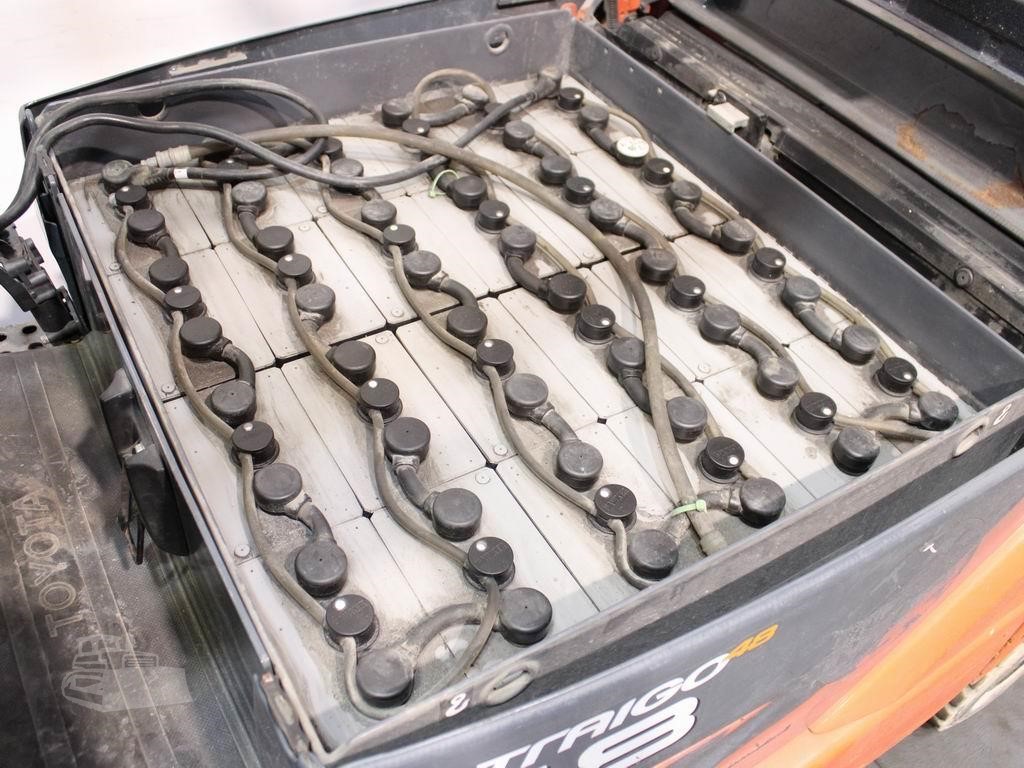 2013 Toyota 8FBMT18 electric forklift detail 3