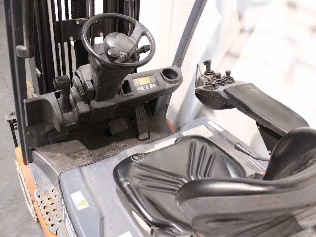 2013 Toyota 8FBMT18 electric forklift detail 4
