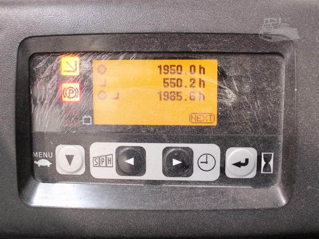 2013 Toyota 8FBMT18 operating counters display