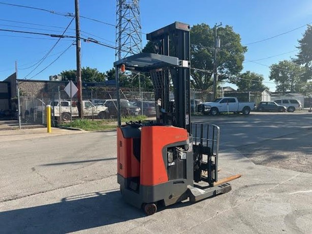 2014 Toyota 8BRU18 electric reach forklift photo 3