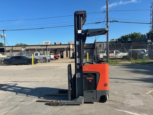 2014 Toyota 8BRU18 electric reach forklift photo 6
