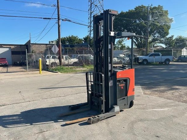 2014 Toyota 8BRU18 electric reach forklift photo 8