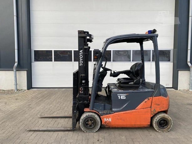 Toyota 8FBMT16 1600 kg electric forklift view 1