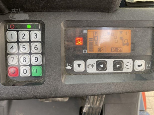 Toyota 8FBMT16 1600 kg electric forklift view 4