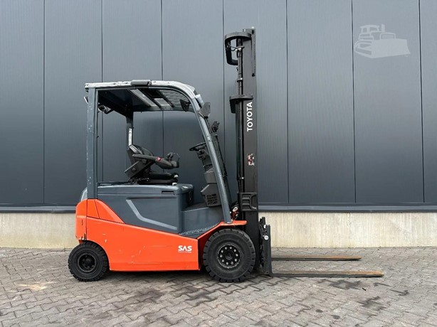 Toyota 8FBMKT25 2500 kg electric forklift view 1