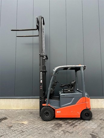 Toyota 8FBMKT25 2500 kg electric forklift view 3