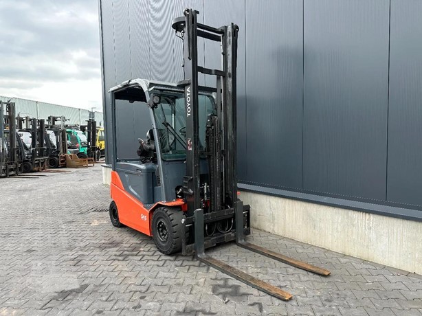 Toyota 8FBMKT25 2500 kg electric forklift view 7