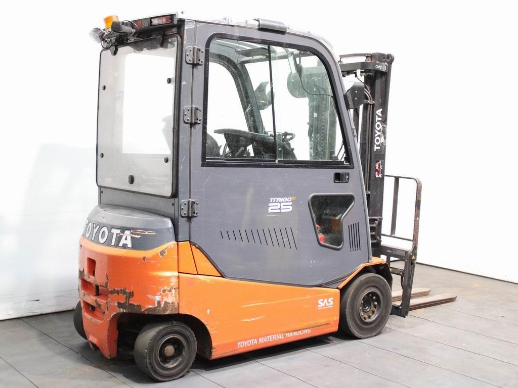 2015 Toyota 8FBMT25 electric forklift with heated cab and telescopic forks view 1