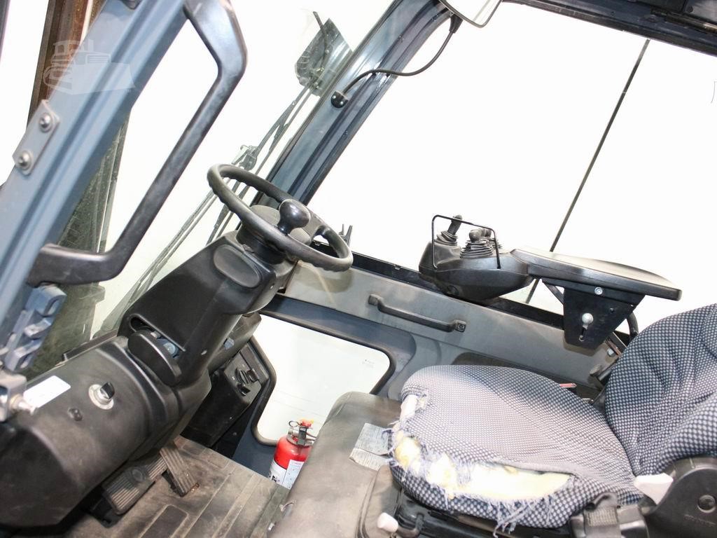 2015 Toyota 8FBMT25 electric forklift with heated cab and telescopic forks view 4