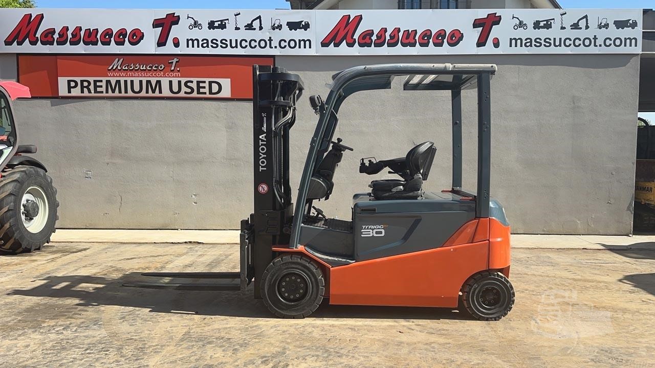 Toyota 8FBMT30 forklift detail 2
