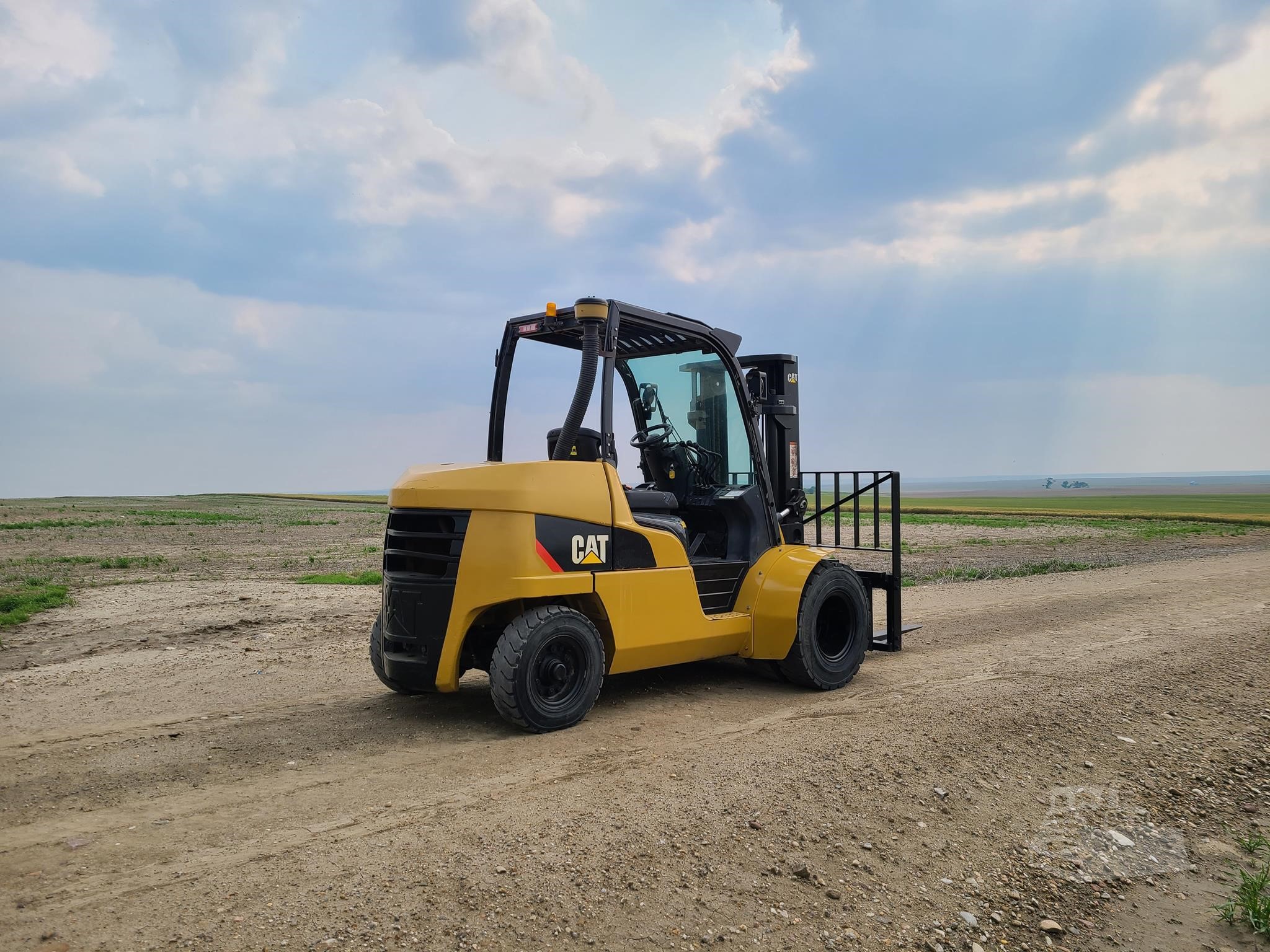 2016 CAT DP45N forklift original equipment photo 6