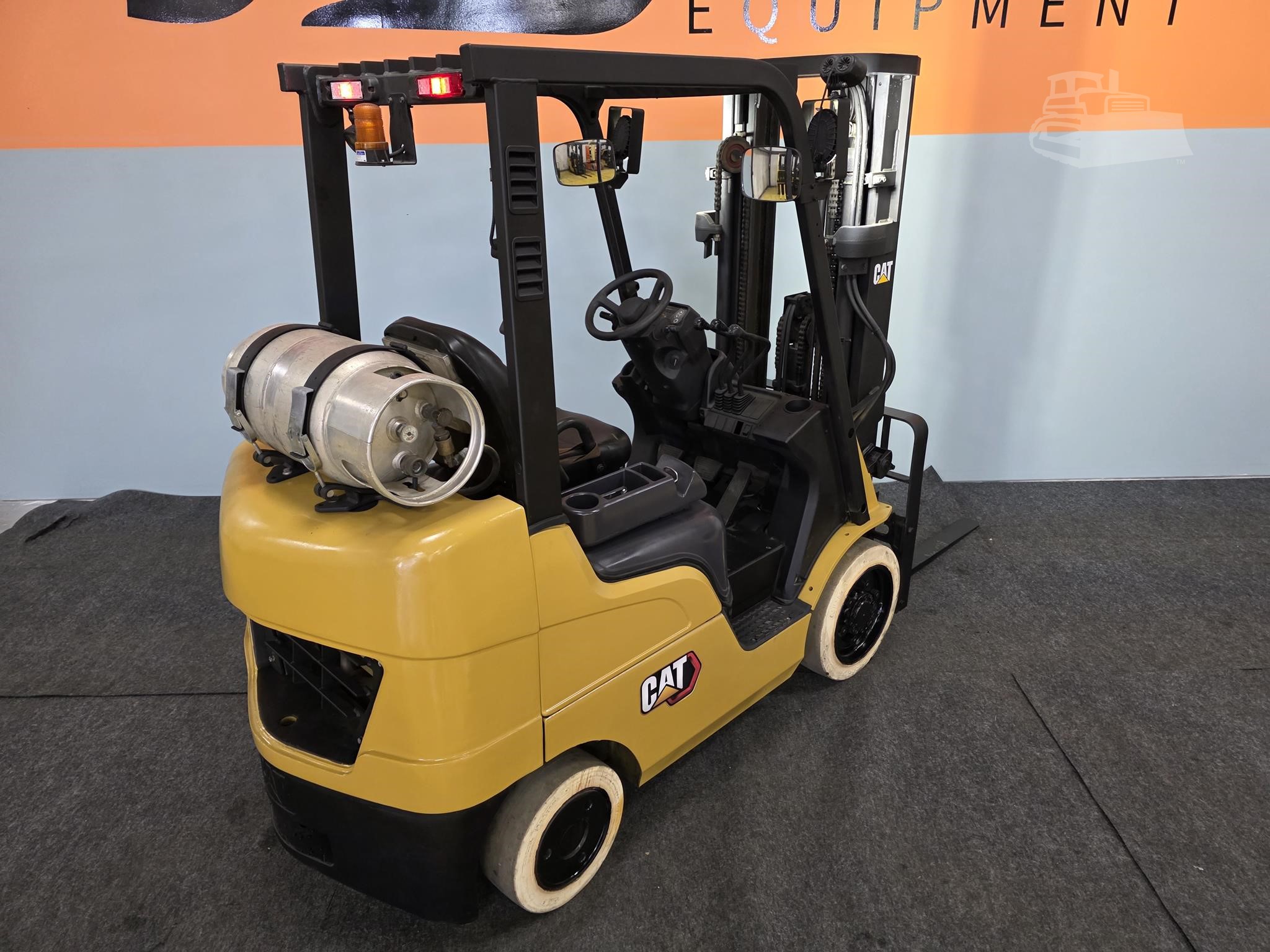 2017 CAT 2C5000 LPG cushion tire forklift with side shift, photo 2