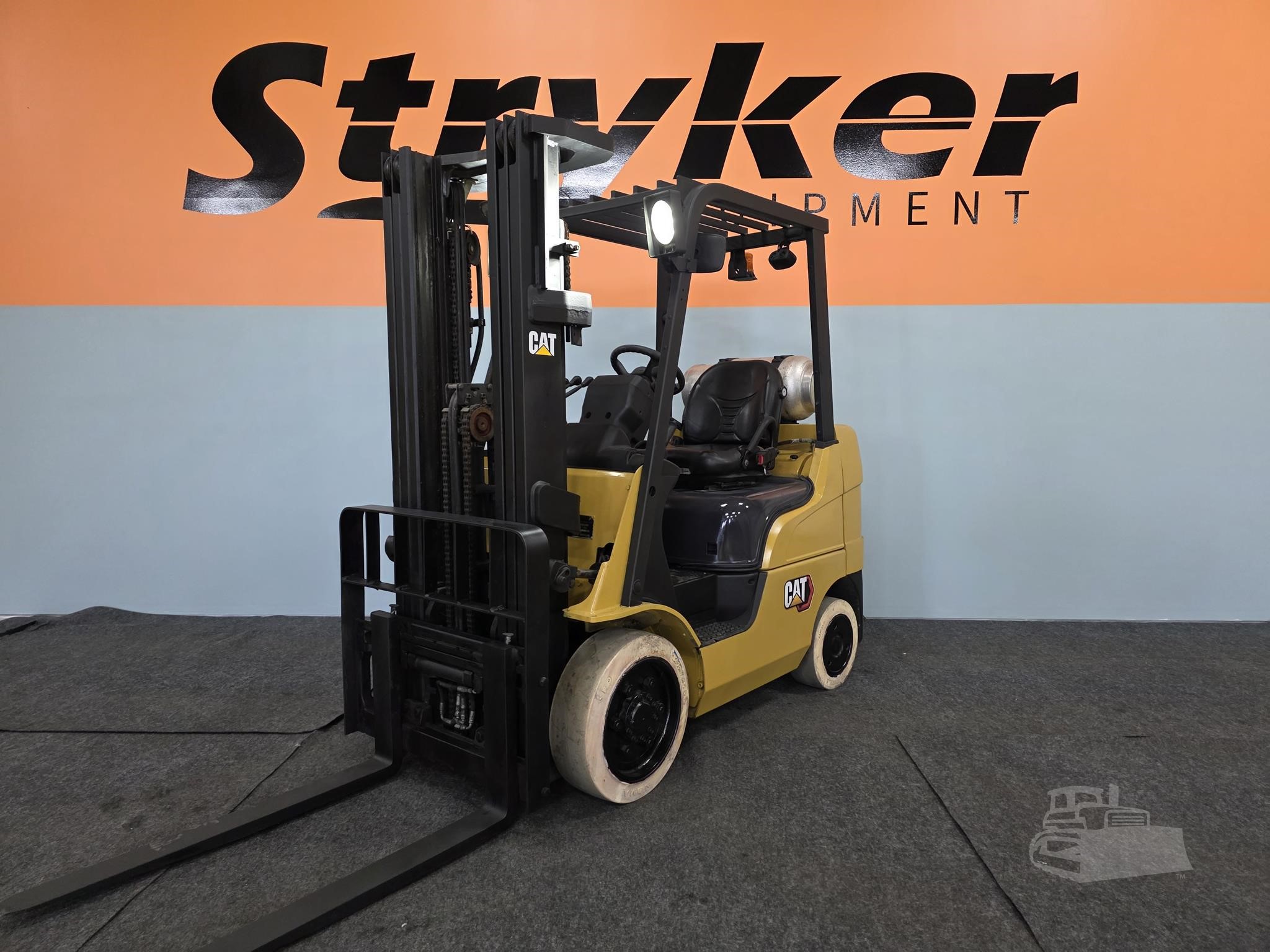 2017 CAT 2C5000 LPG cushion tire forklift with side shift, photo 3