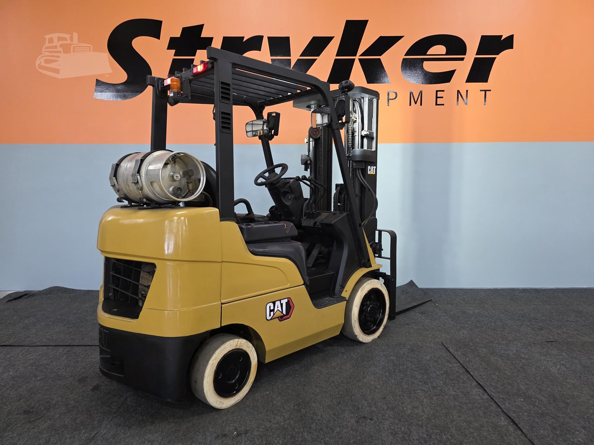 2017 CAT 2C5000 LPG cushion tire forklift with side shift, photo 4
