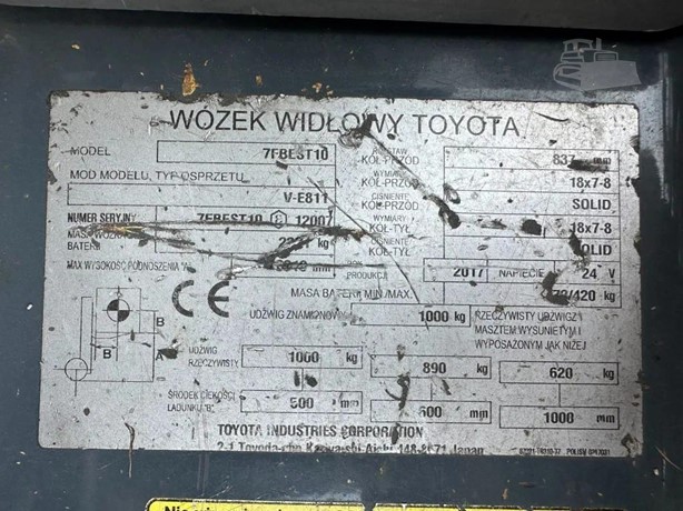 Toyota 7FBEST10 compact electric forklift view 4