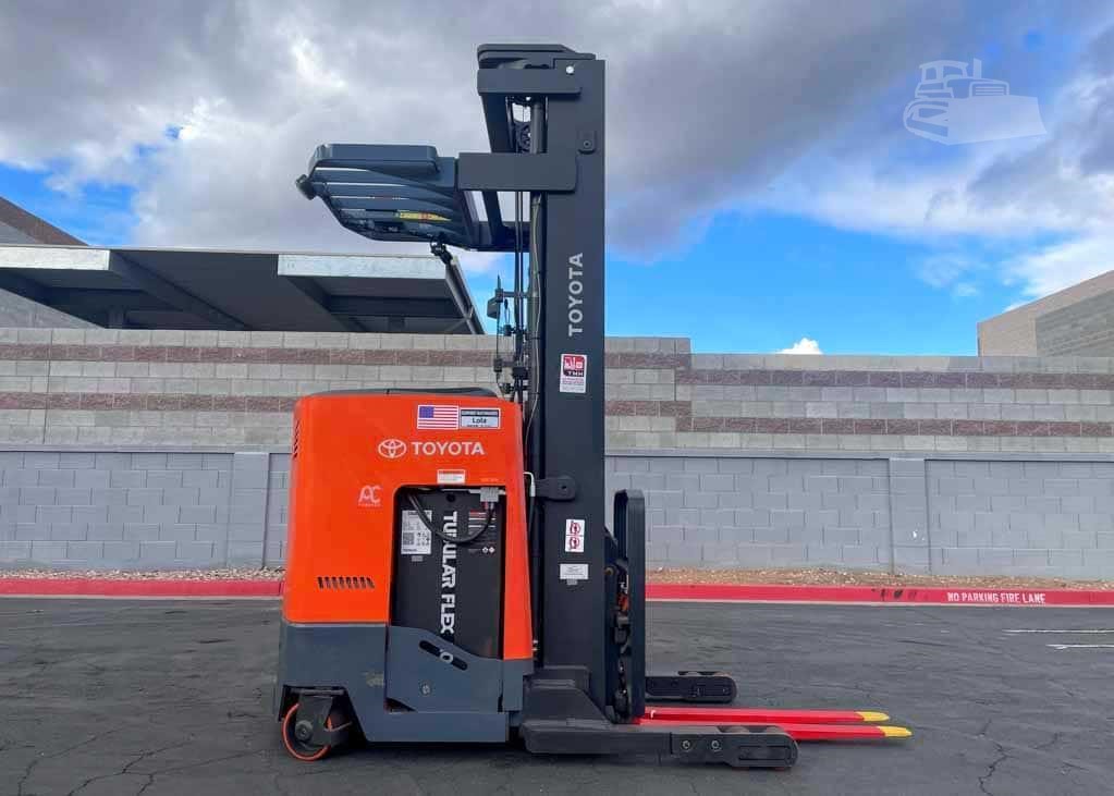 Full Toyota 9BDRU15 reach truck with complete mast and forks