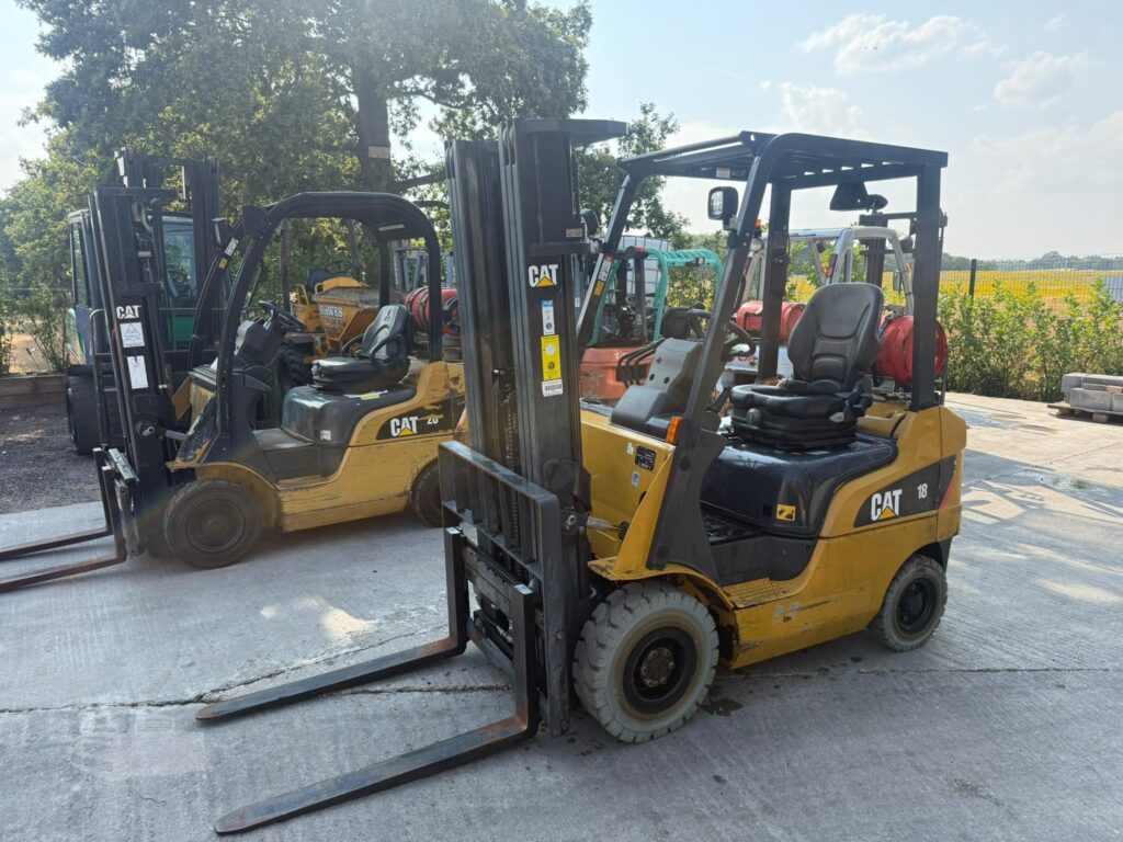 2018 CAT GP18NT LPG forklift with triplex mast and side shift, photo 1