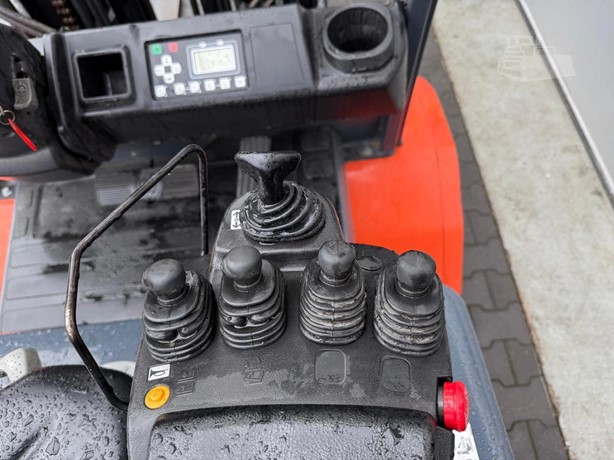 Toyota 8FBMT50 5000 kg electric forklift view 6