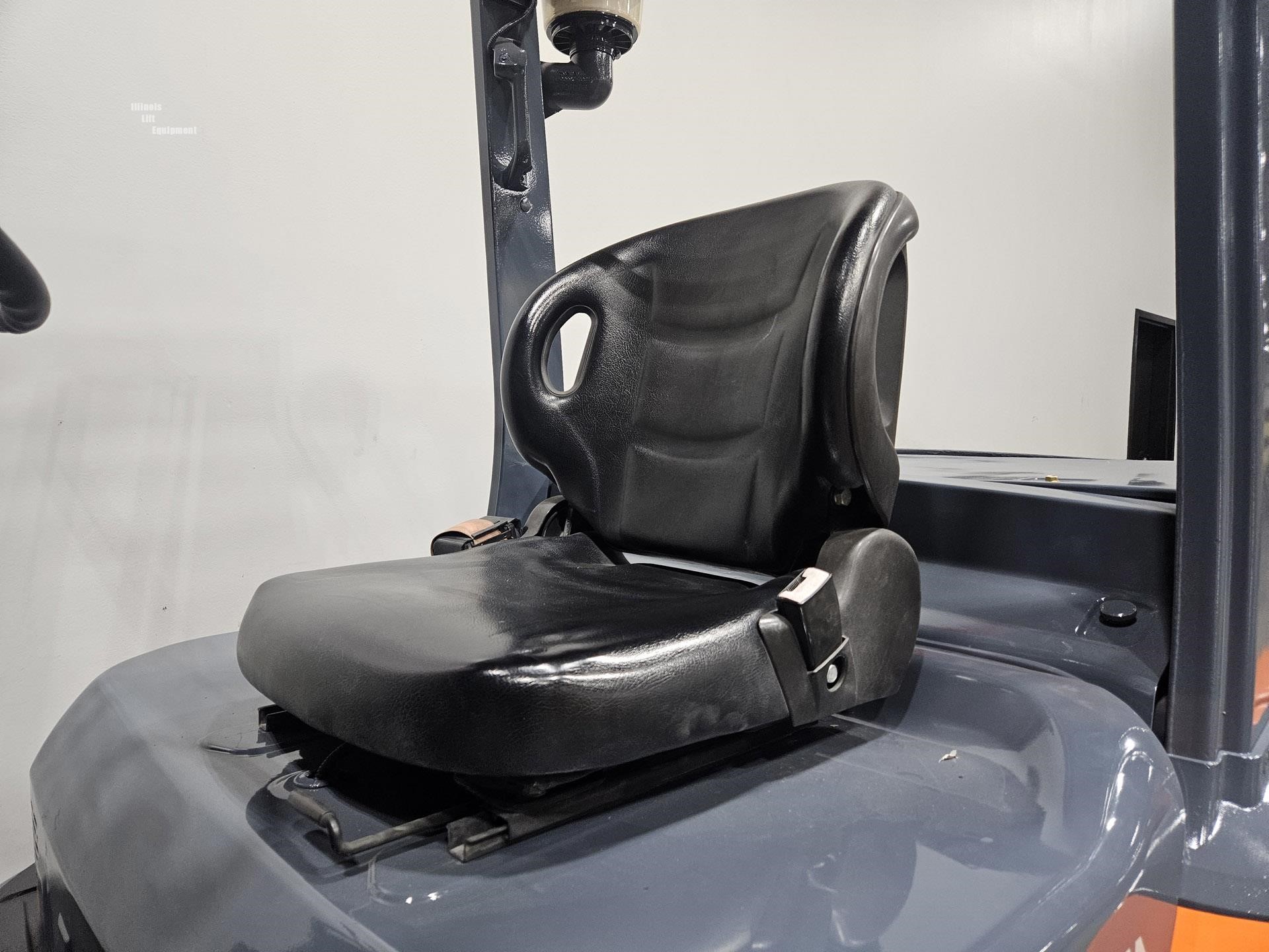 2018 Toyota 8FD40U 9000 lb diesel forklift photo 11