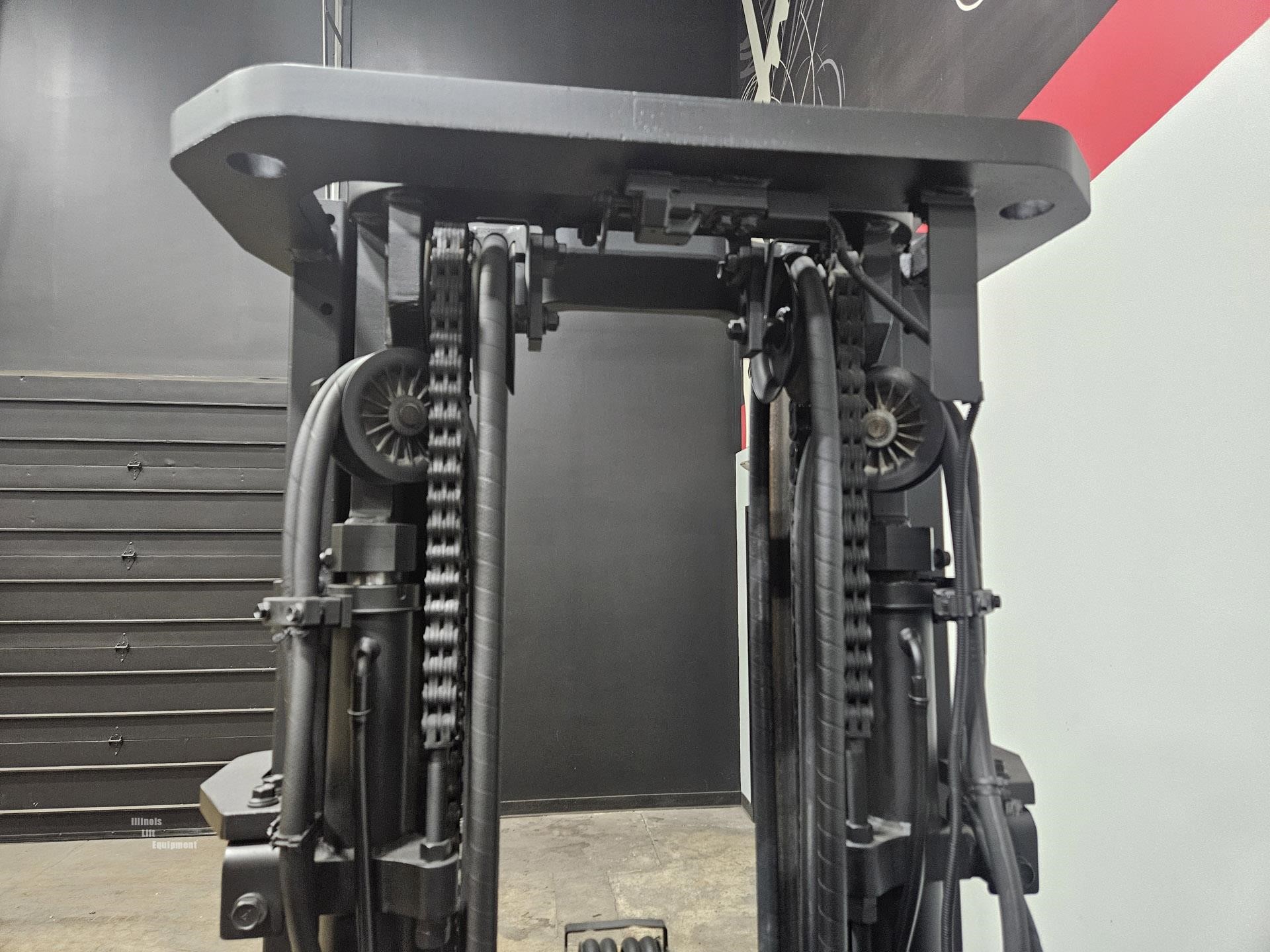 2018 Toyota 8FD40U 9000 lb diesel forklift photo 16