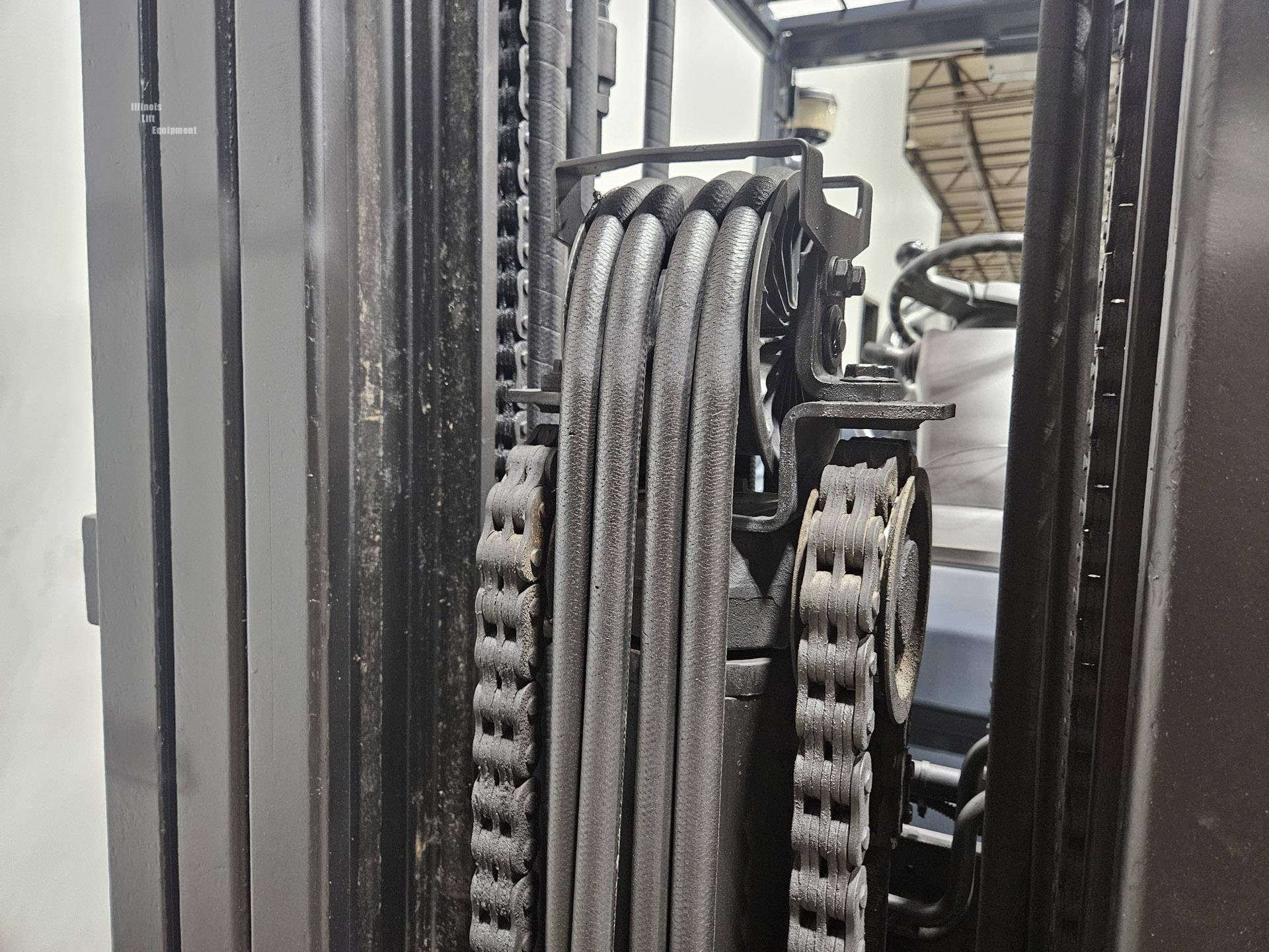 2018 Toyota 8FD40U 9000 lb diesel forklift photo 17
