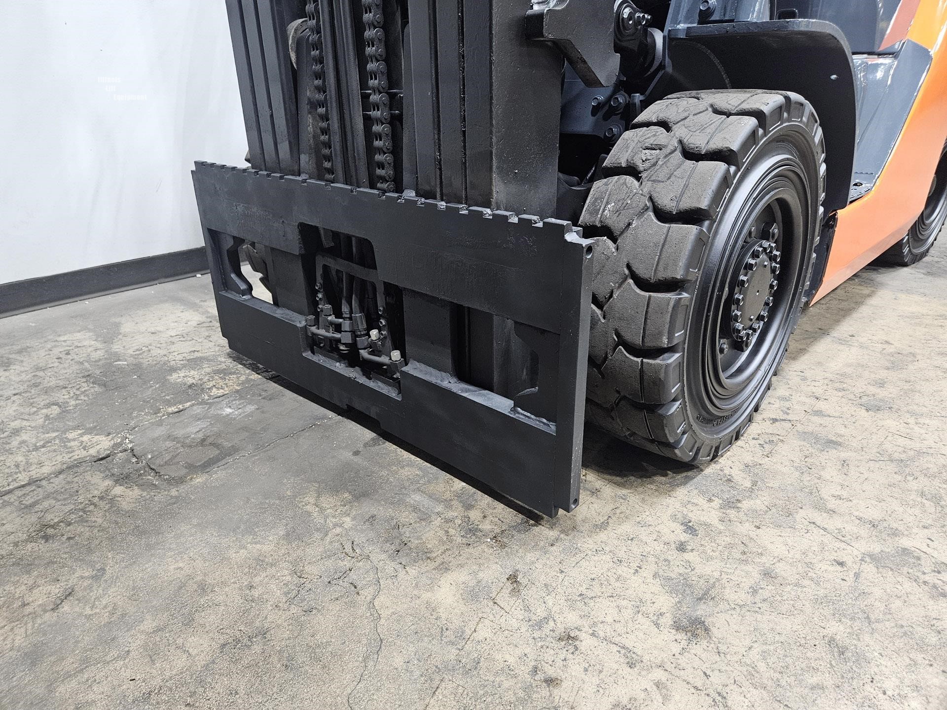 2018 Toyota 8FD40U 9000 lb diesel forklift photo 18