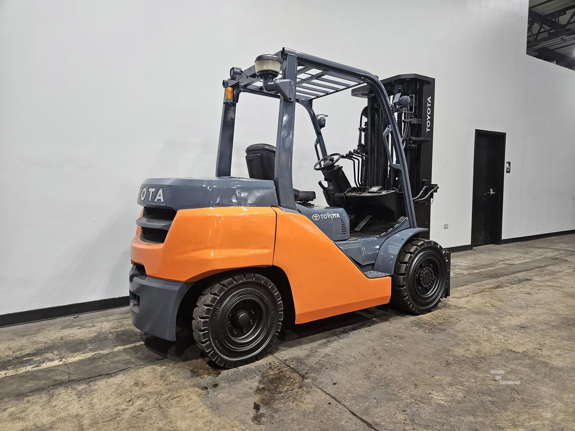2018 Toyota 8FD40U 9000 lb diesel forklift photo 4