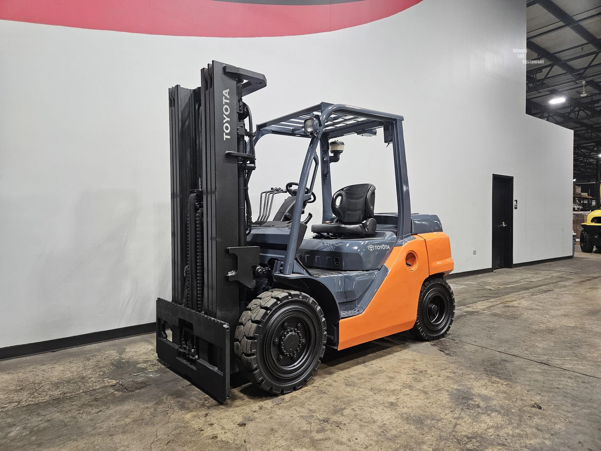 2018 Toyota 8FD40U 9000 lb diesel forklift photo 8