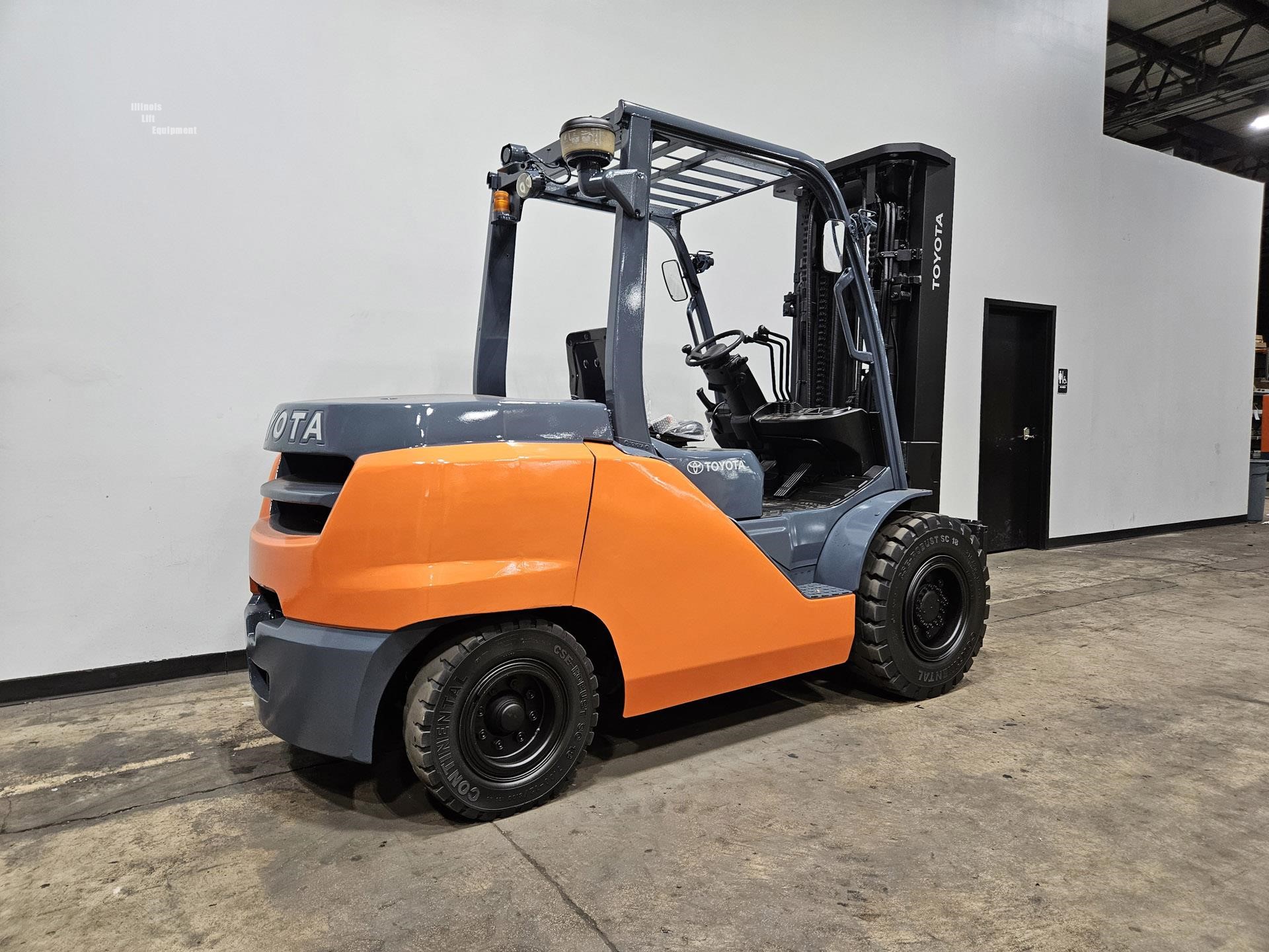 2018 Toyota 8FD50U 11000 lb diesel forklift photo 4