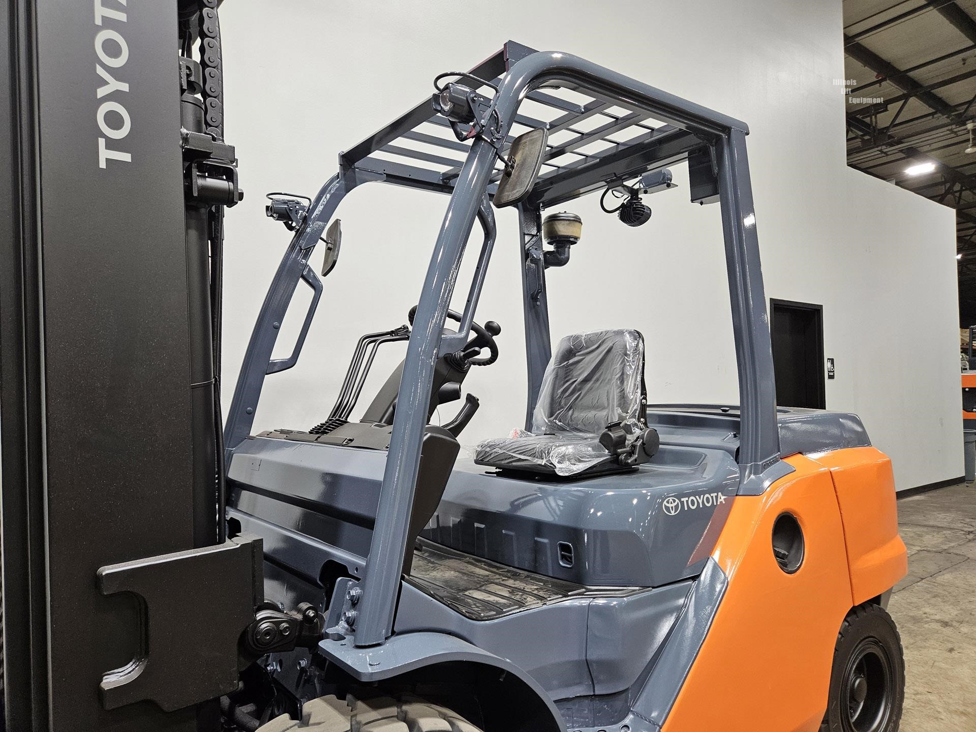 2018 Toyota 8FD50U 11000 lb diesel forklift photo 9