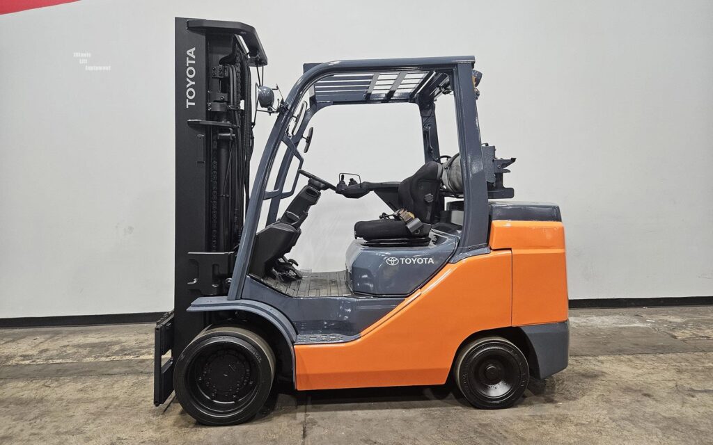 2018 Toyota 8FGC45U 10000 lb LPG forklift photo 1
