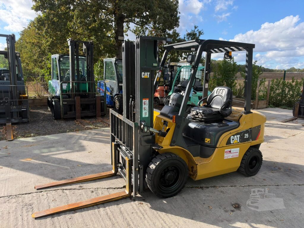 2019 CAT DP25NT container-spec forklift - view 1