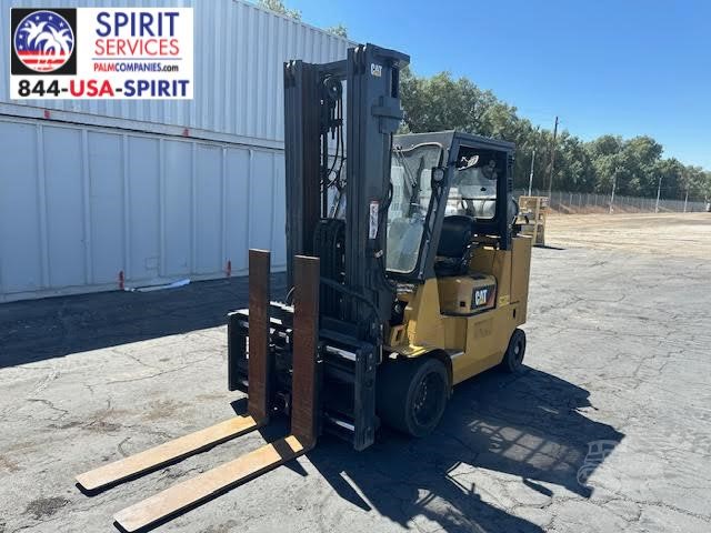 2020 CAT GC55K 12,000 lb LPG forklift with fork positioner, photo 1