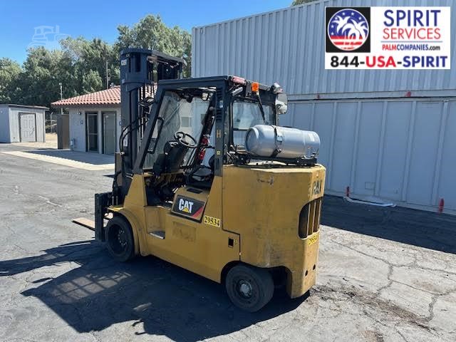 2020 CAT GC55K 12,000 lb LPG forklift with fork positioner, photo 3