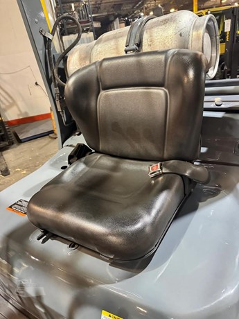 2020 Toyota 8FG40U 9000 lb LPG pneumatic forklift view 6