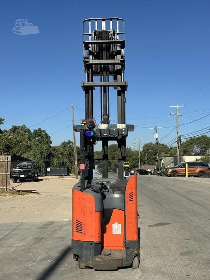 2020 Toyota 9BRU23 4500 lb electric reach forklift photo 10