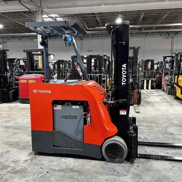 2021 Toyota 8BNCU20 4000 lb stand up electric forklift photo 2