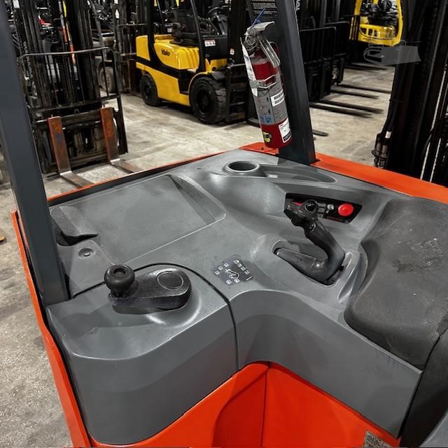 2021 Toyota 8BNCU20 4000 lb stand up electric forklift photo 4