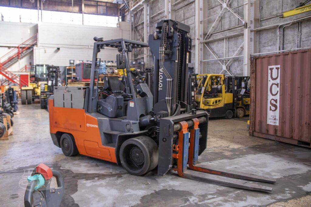 2021 Toyota THDE3000-30 electric forklift view 1