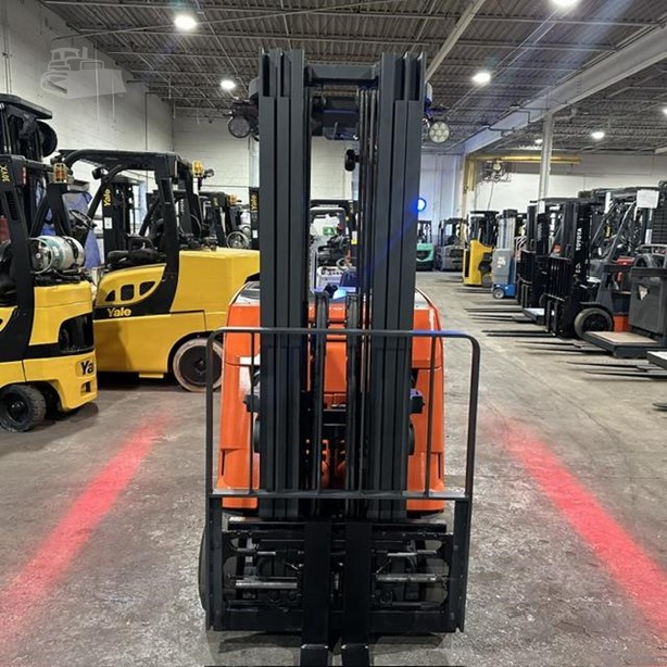 Toyota SR1-HPT40 electric stand-up forklift view 2