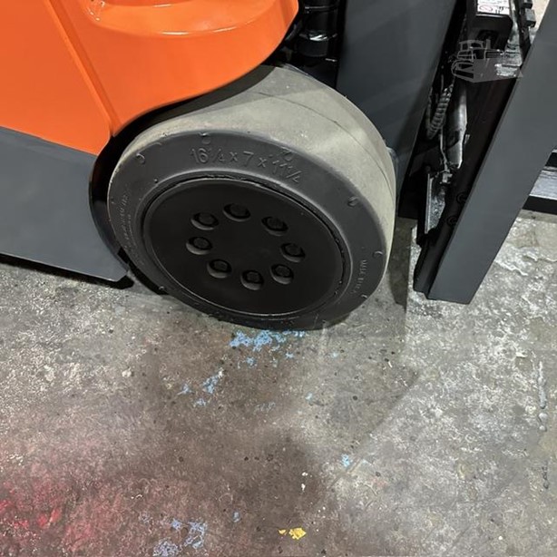 Toyota SR1-HPT40 electric stand-up forklift view 4