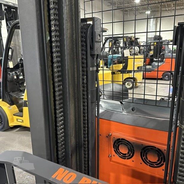 Toyota RF1-BH1X35 electric reach truck view 5