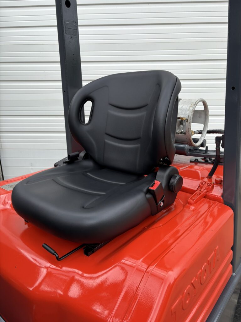 Toyota 42-5FG25 forklift operator seat