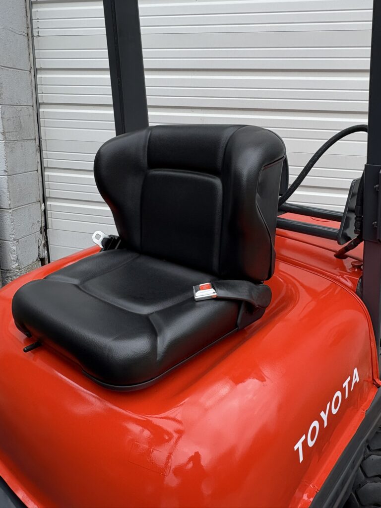 Toyota 42-6FG25 forklift operator seat